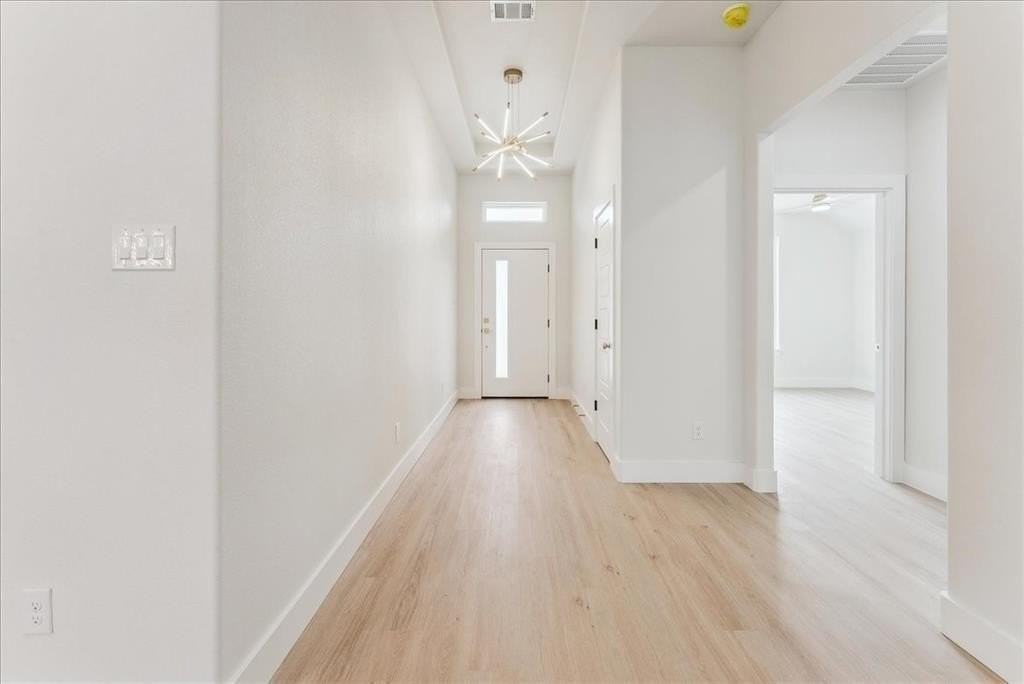 225 West Pl - Photo 4 of 22