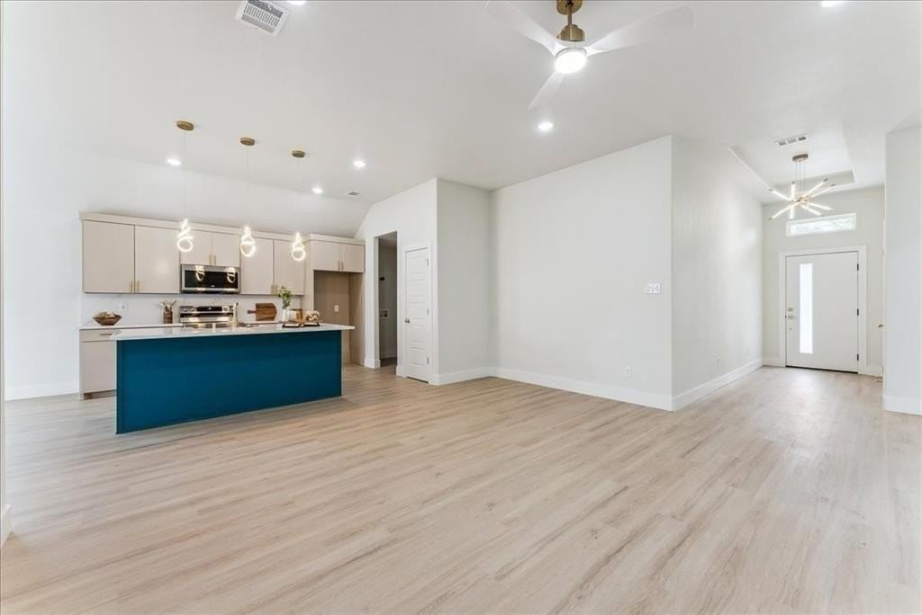 225 West Pl - Photo 5 of 22