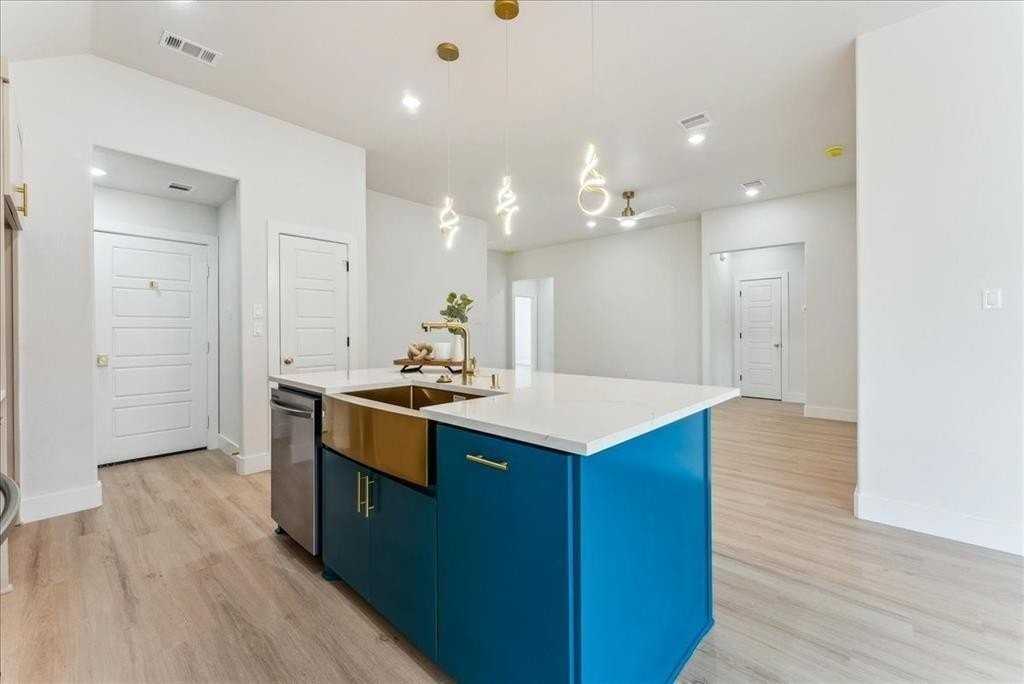 225 West Pl - Photo 6 of 22