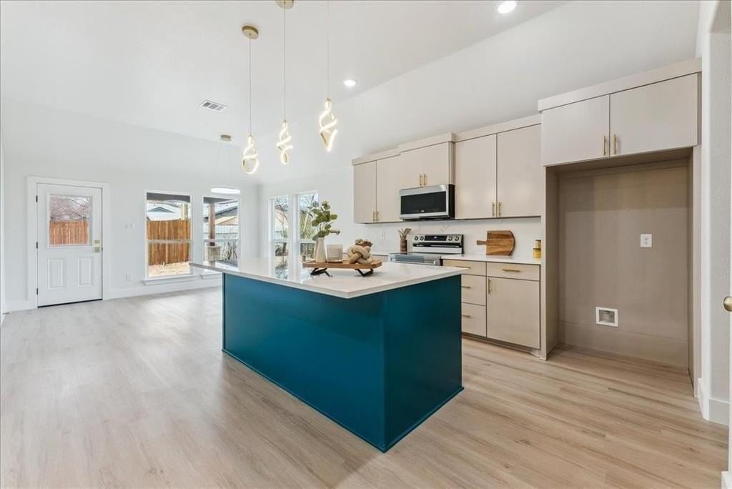 225 West Pl - Photo 7 of 22