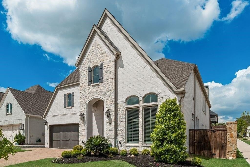 1753 Sir Dustin Ln - Photo 2 of 40