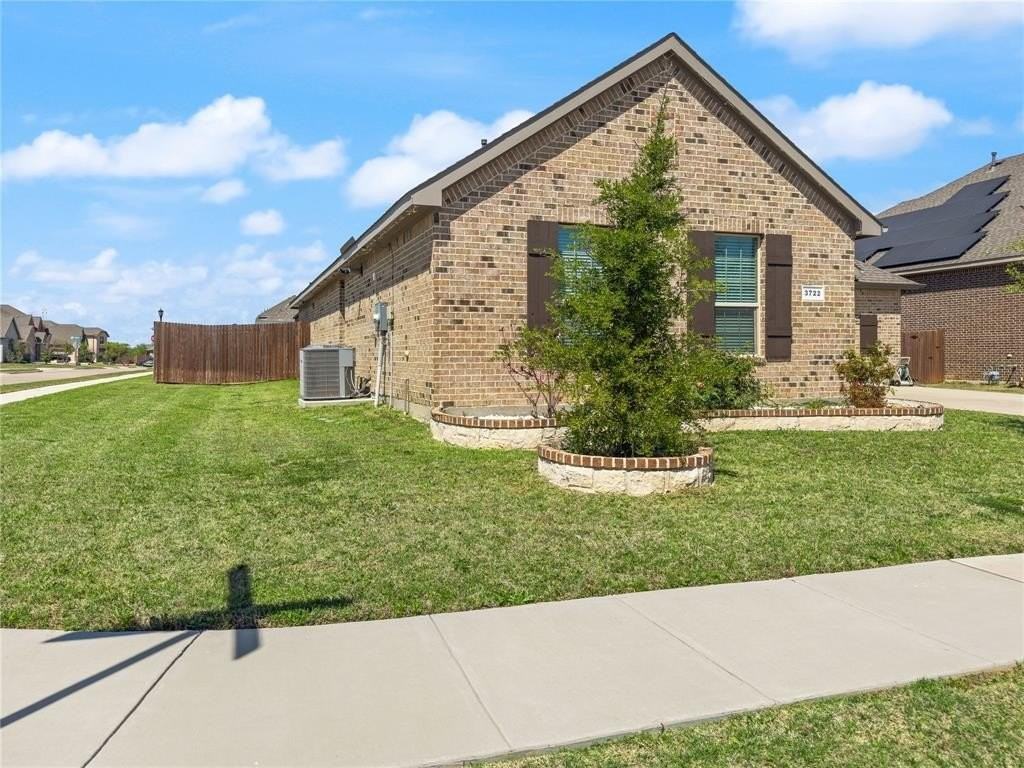 3722 Autumncrest St - Photo 3 of 39