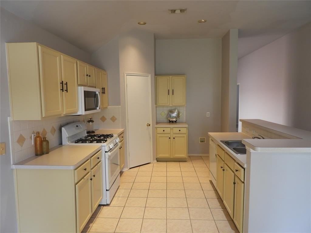 9132 Harrisburg Ln - Photo 6 of 13