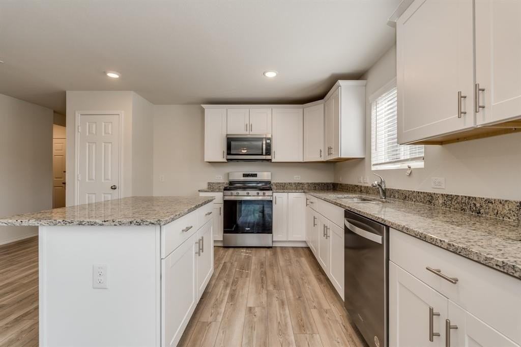 1201 Viscount St - Photo 2 of 25