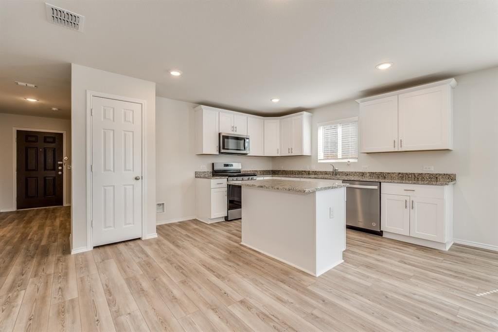 1201 Viscount St - Photo 3 of 25