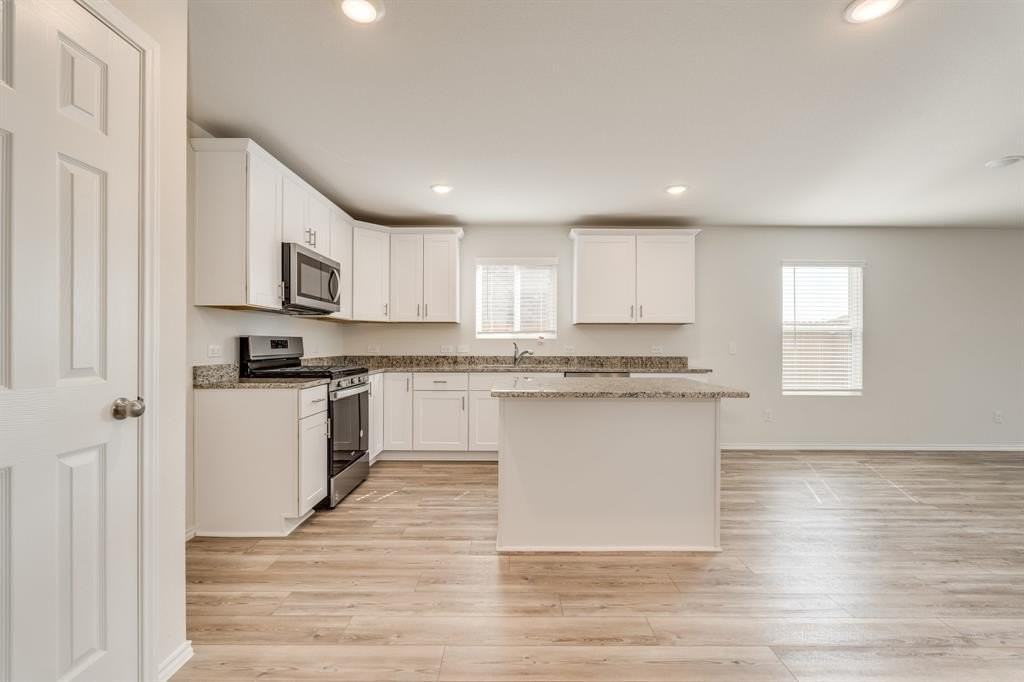 1201 Viscount St - Photo 4 of 25