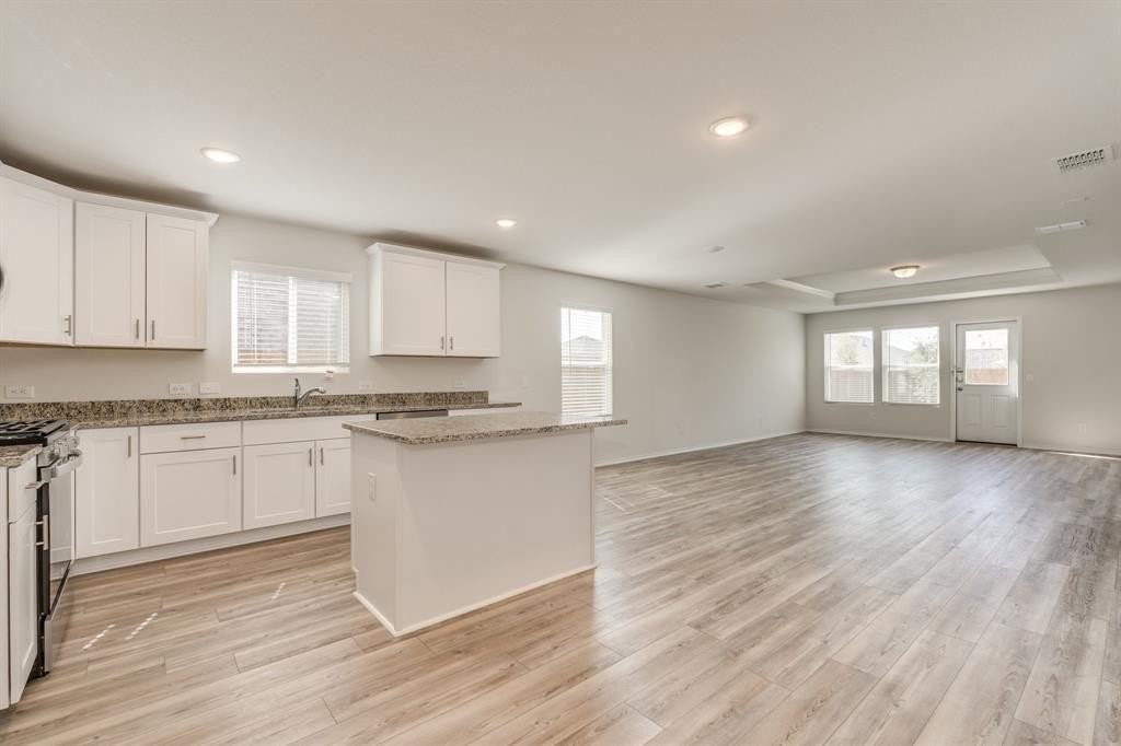 1201 Viscount St - Photo 6 of 25