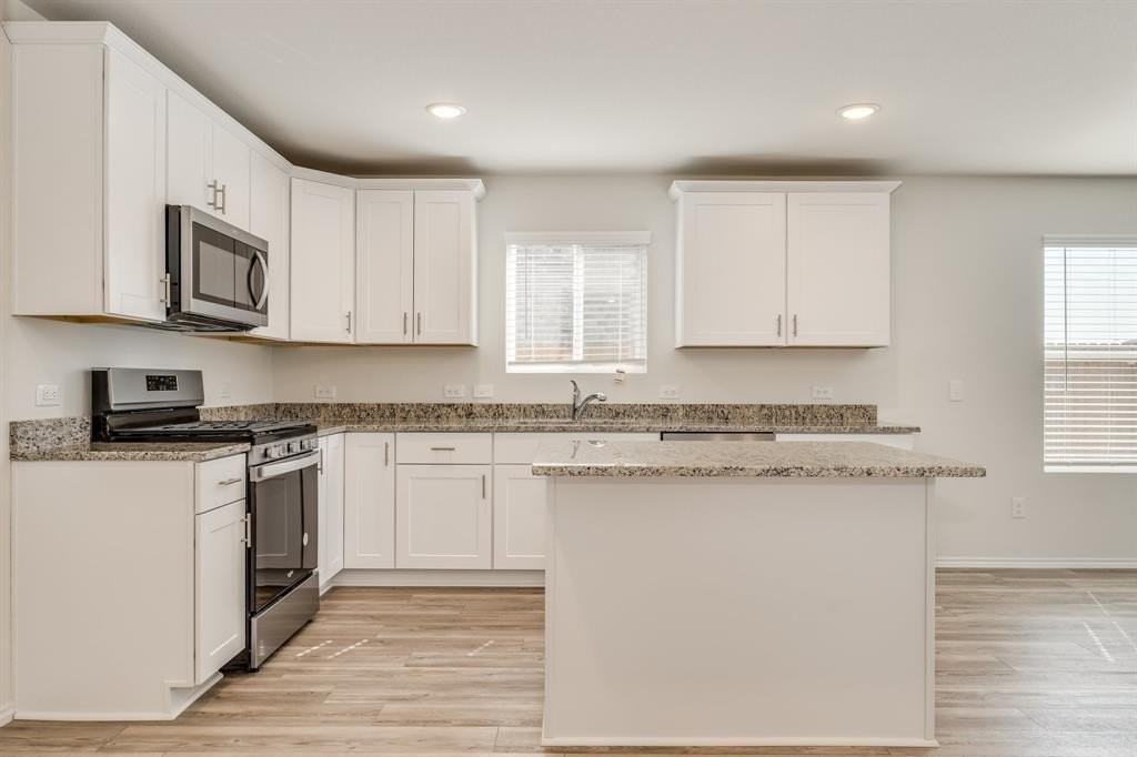 1201 Viscount St - Photo 7 of 25