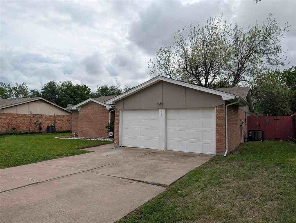 713 Heathcliff Dr - Photo 2 of 23