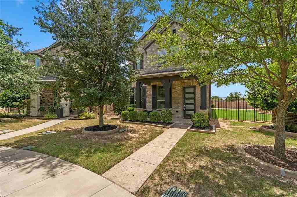 1323 Bailey Ln - Photo 2 of 33