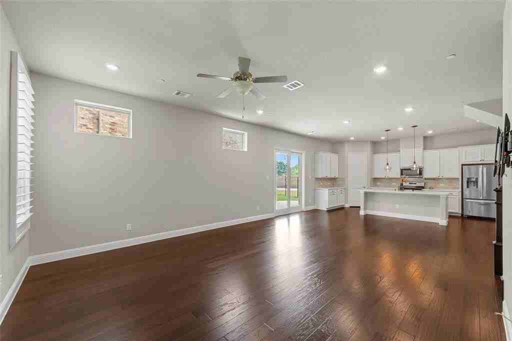 1323 Bailey Ln - Photo 3 of 33