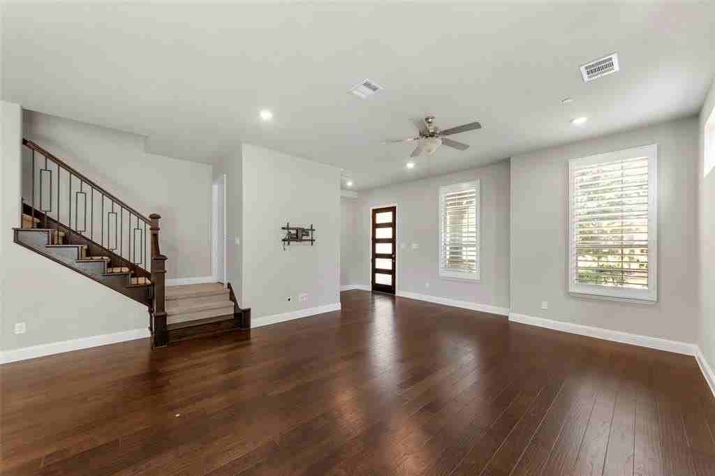 1323 Bailey Ln - Photo 5 of 33