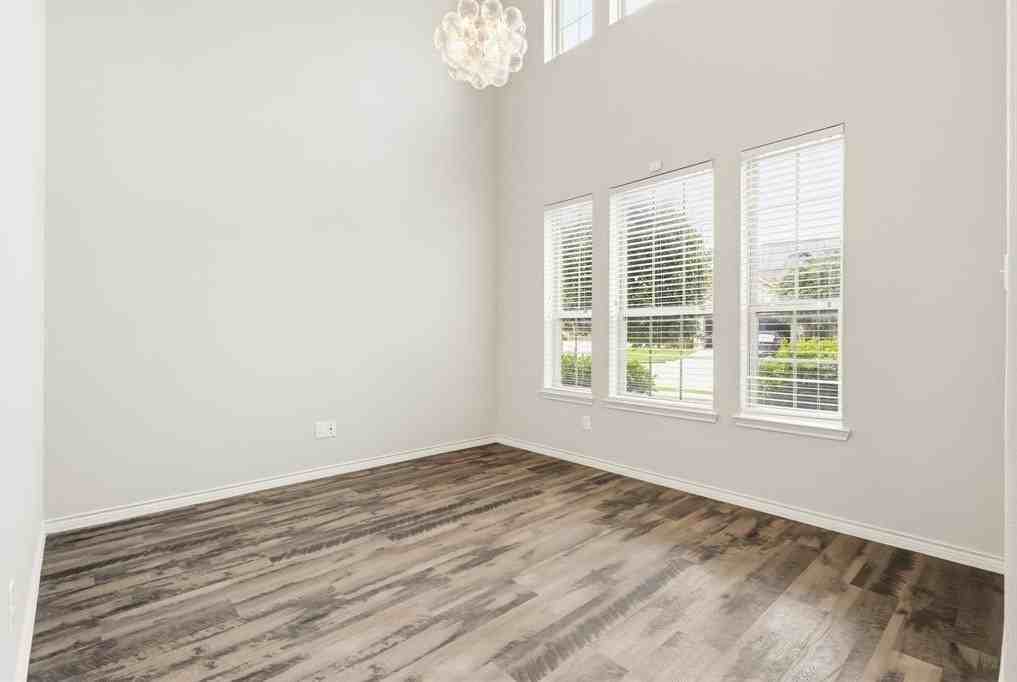 3021 Colorado Dr - Photo 4 of 32