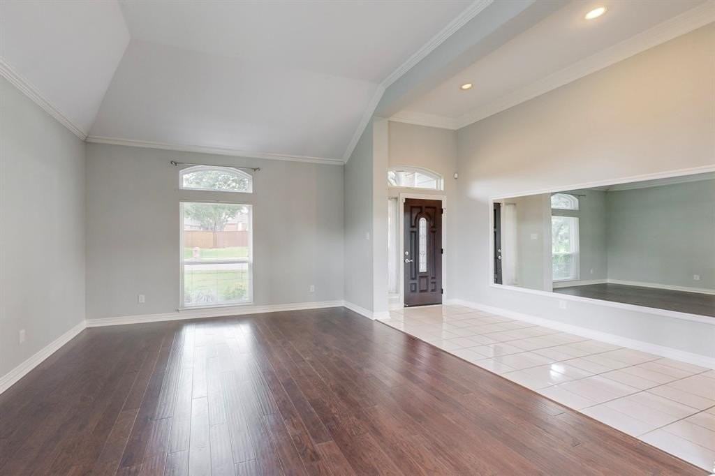 6736 Magnum Dr - Photo 5 of 38