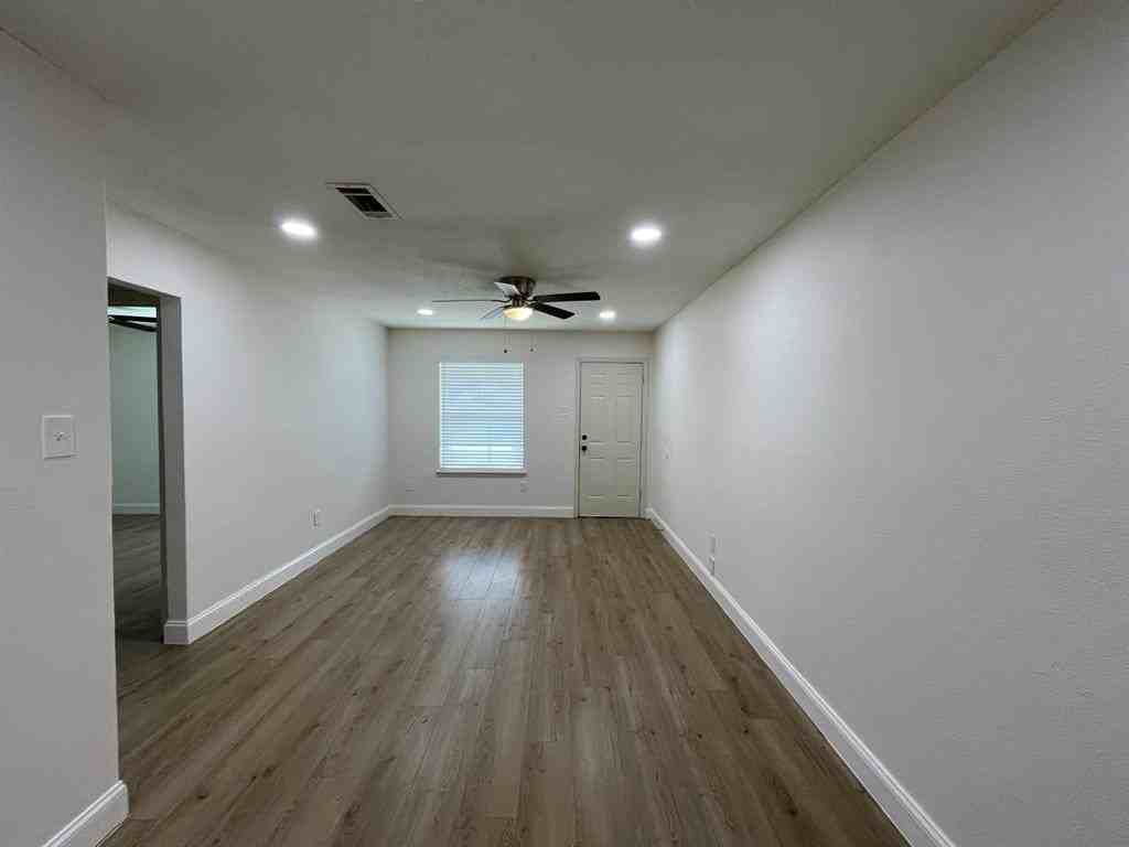 204 Hosack St - Photo 3 of 8