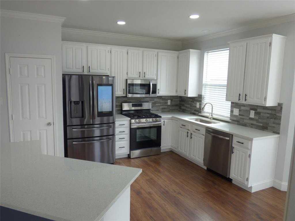 3905 Valez Dr - Photo 2 of 33