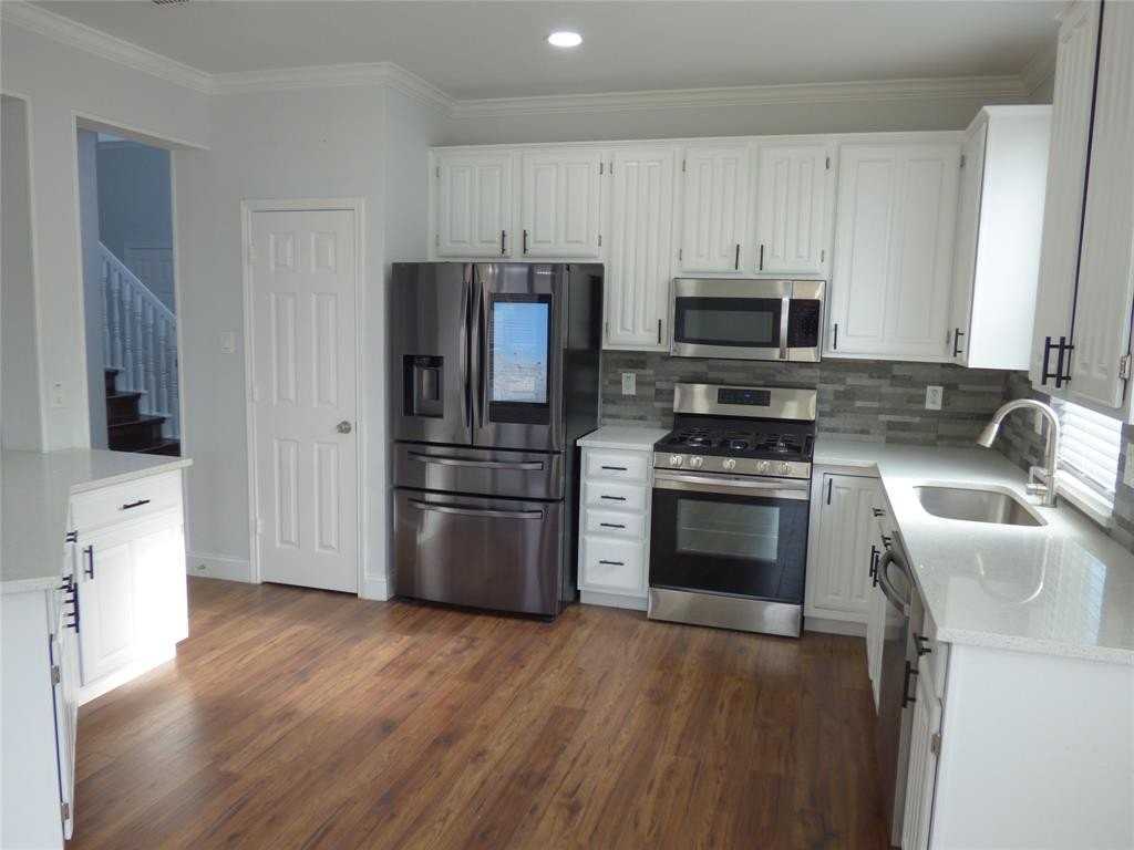 3905 Valez Dr - Photo 3 of 33