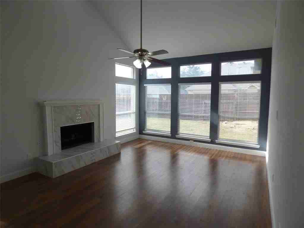 3905 Valez Dr - Photo 7 of 33