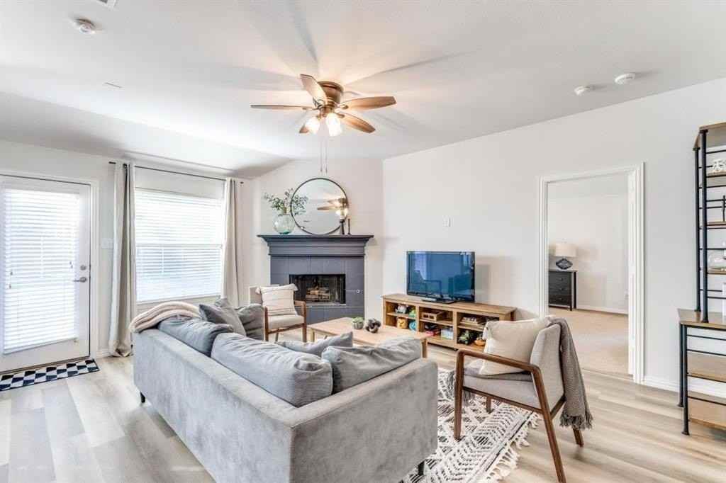 8421 Green Ash Dr - Photo 2 of 12