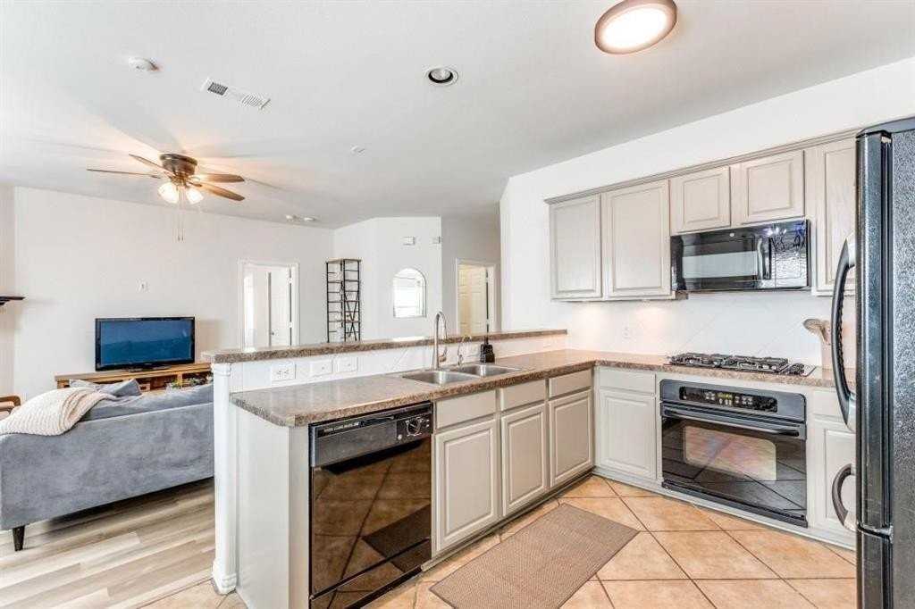 8421 Green Ash Dr - Photo 4 of 12