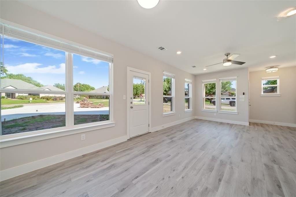 6506 Park Place Dr - Photo 6 of 20
