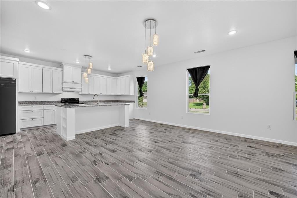 2902 Walnut St - Photo 4 of 26