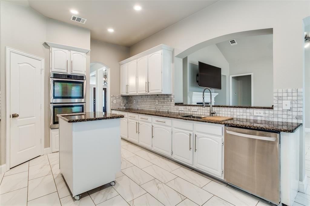 7006 Woodsprings Dr - Photo 5 of 13