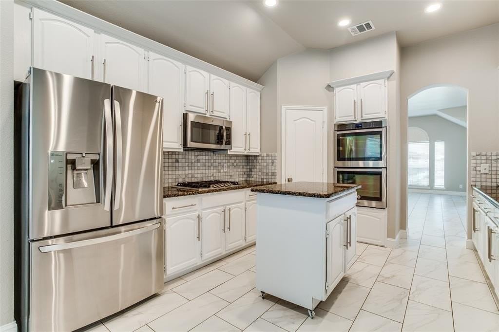 7006 Woodsprings Dr - Photo 6 of 13