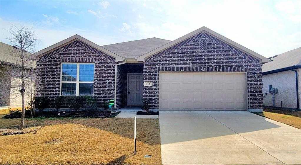 933 Ravenwood Ln - Photo 2 of 15