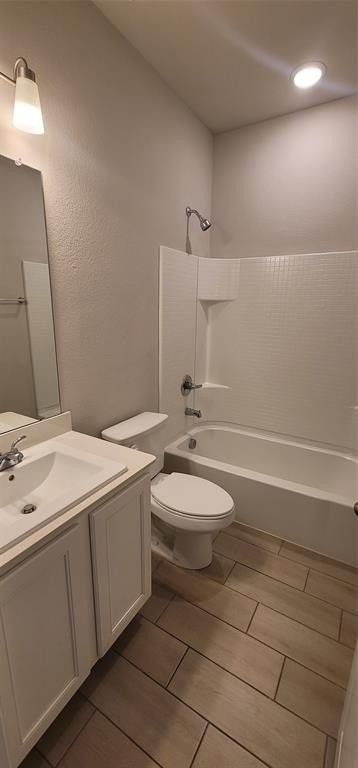 933 Ravenwood Ln - Photo 4 of 15