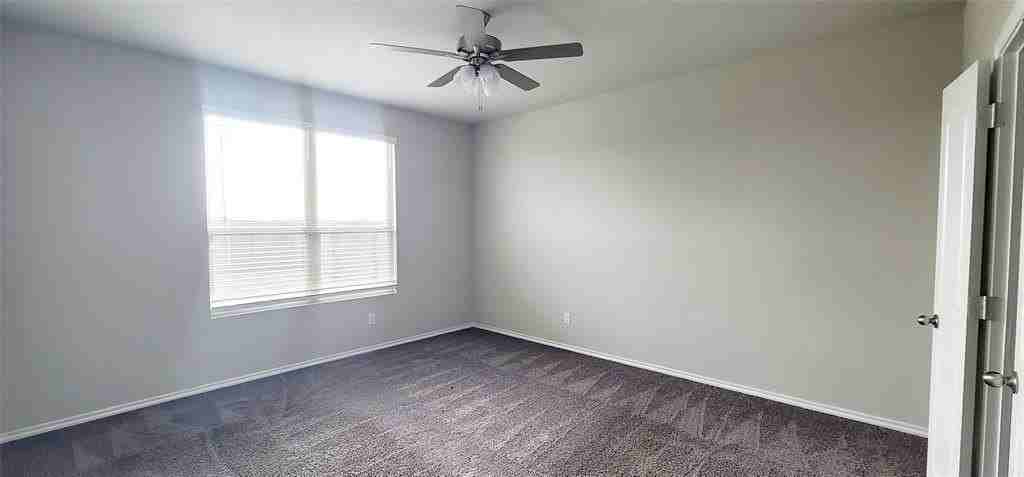 933 Ravenwood Ln - Photo 6 of 15