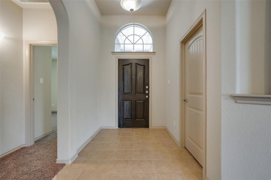 1437 Castlegar Ln - Photo 4 of 26