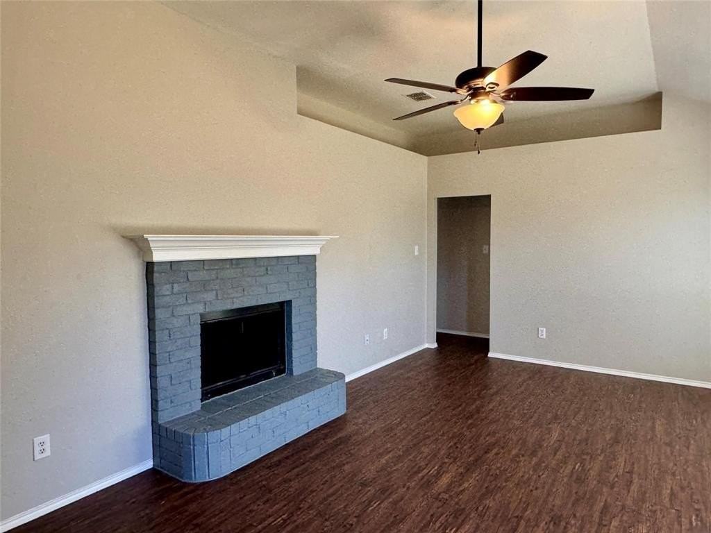 225 Amherst Dr - Photo 4 of 16