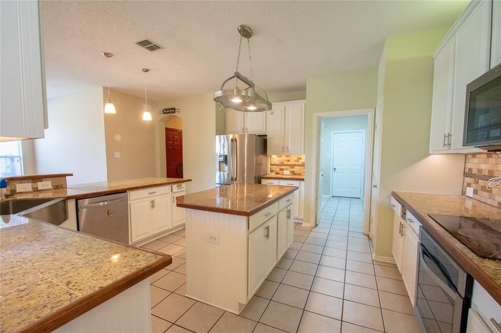 1309 Rosebrook Dr - Photo 3 of 21