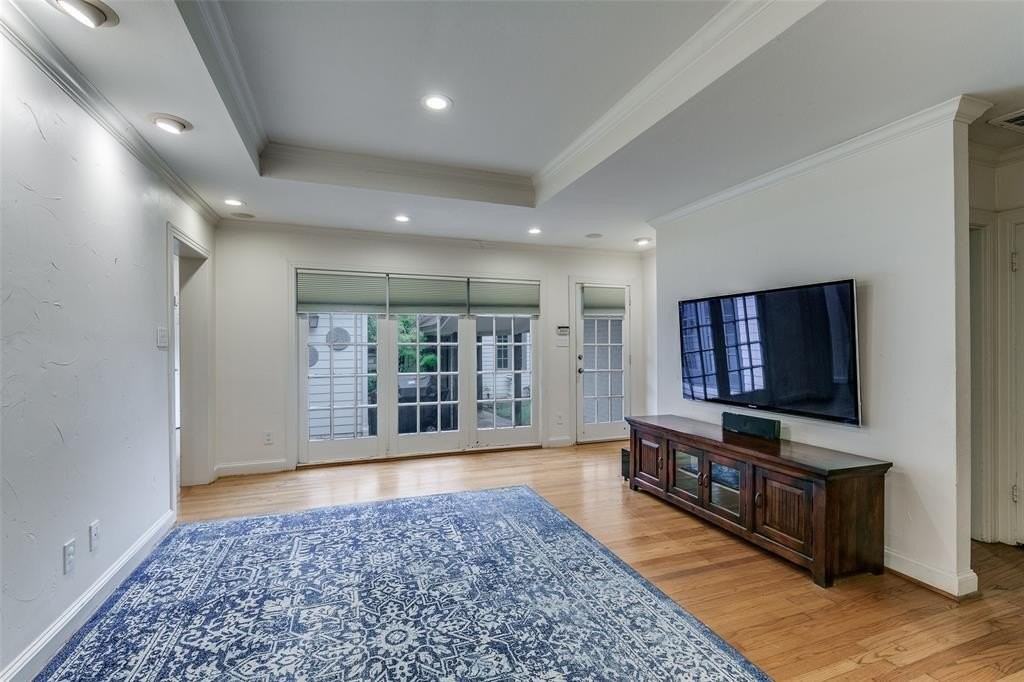 2901 Amherst Ave - Photo 3 of 15