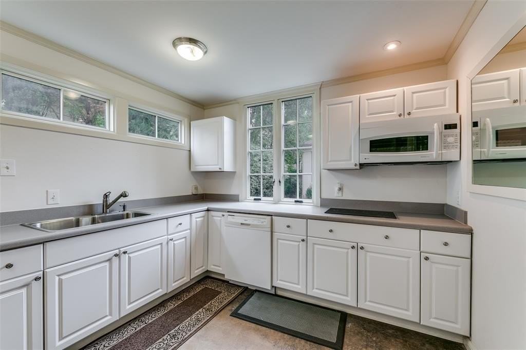 2901 Amherst Ave - Photo 5 of 15