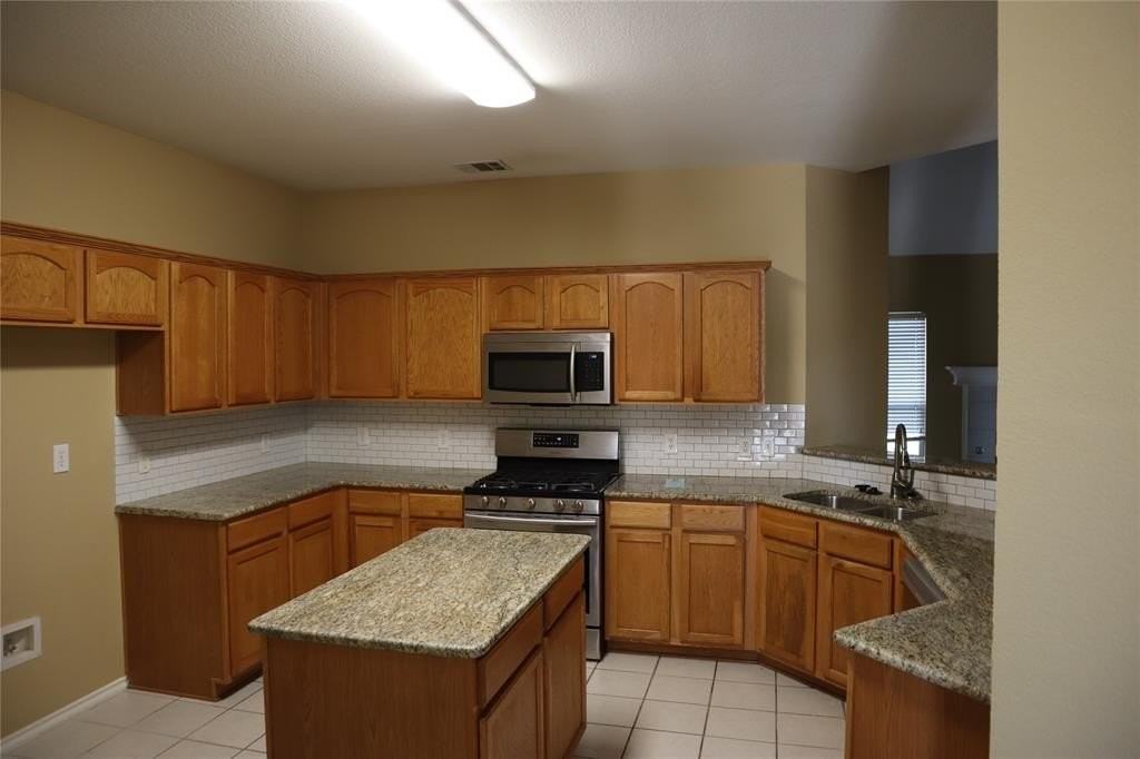 9724 Old Field Dr - Photo 4 of 18