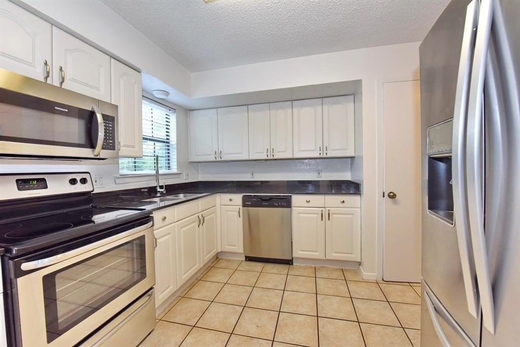 4033 Gilbert Ave #210 - Photo 3 of 37