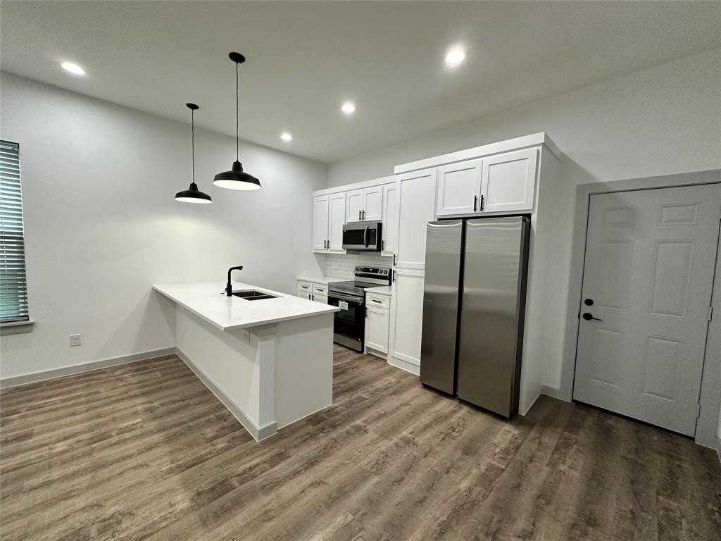 2107 Church St #B - Photo 3 of 12