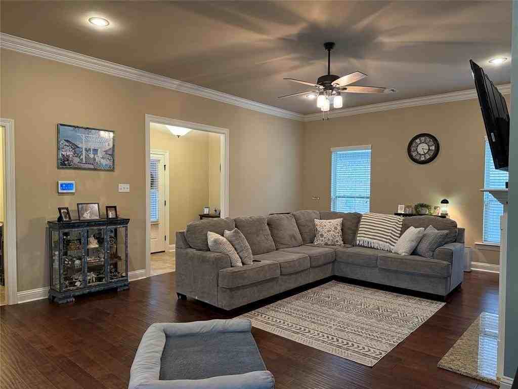 525 Riverrun Cir - Photo 4 of 34