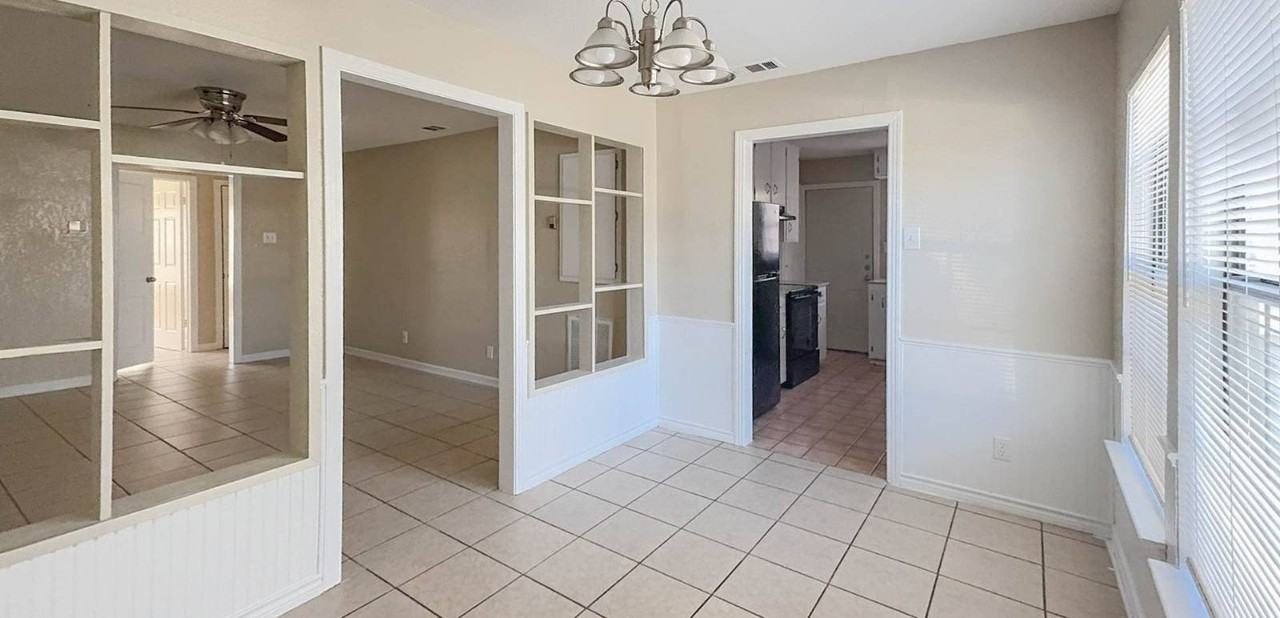 907 Wells St - Photo 3 of 18