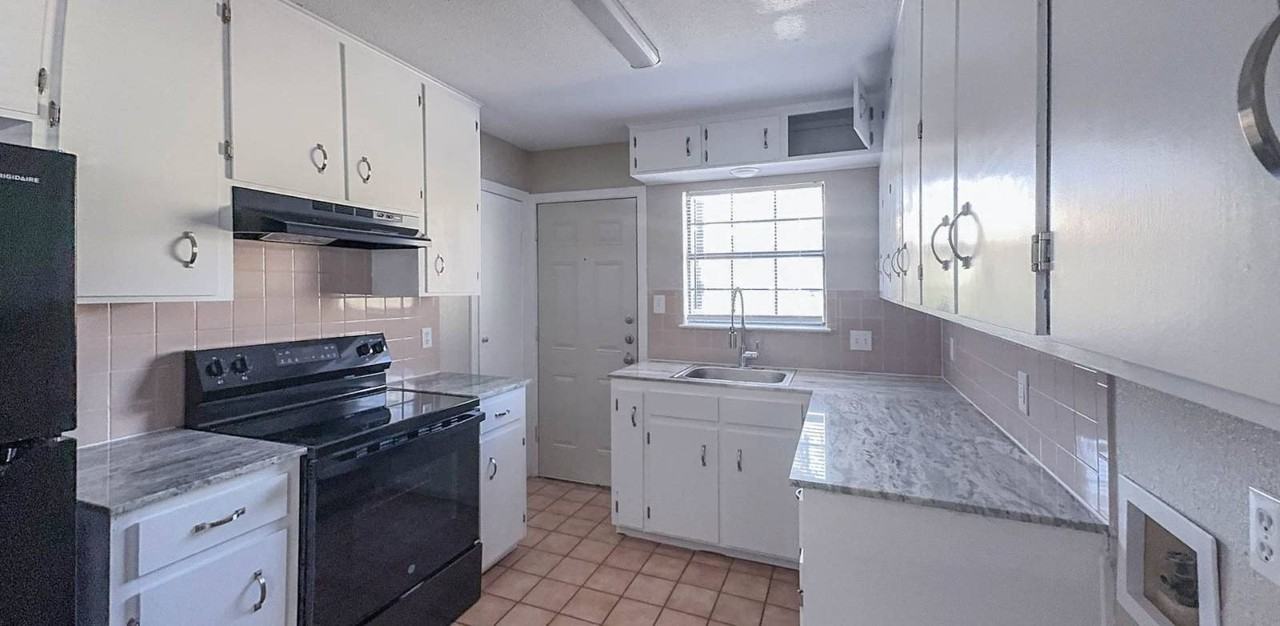 907 Wells St - Photo 4 of 18