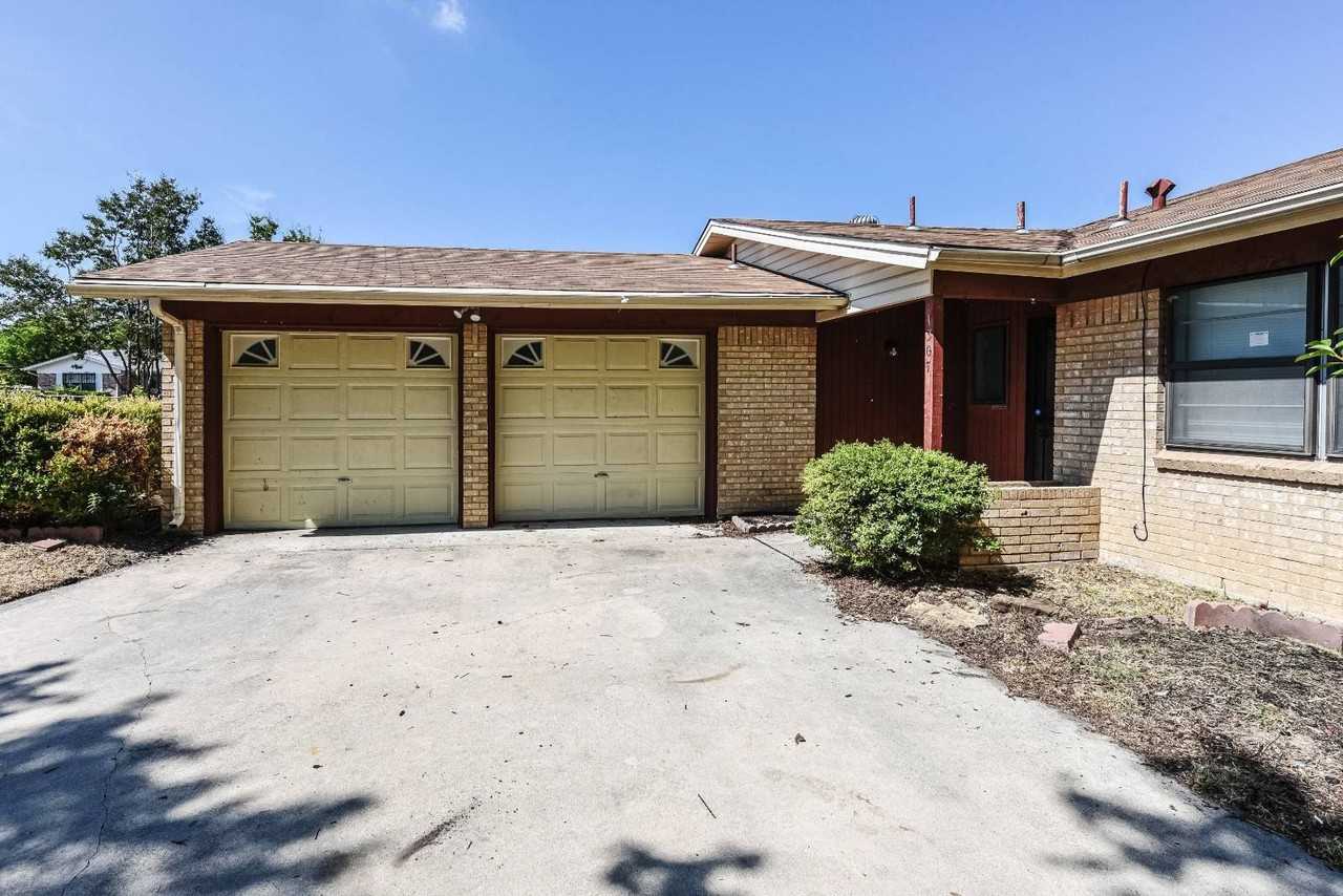 1307 Linda Spur - Photo 2 of 22