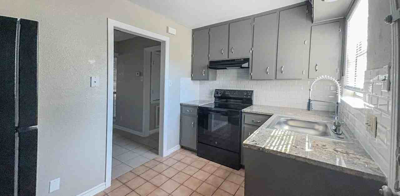 909 Wells St - Photo 6 of 14