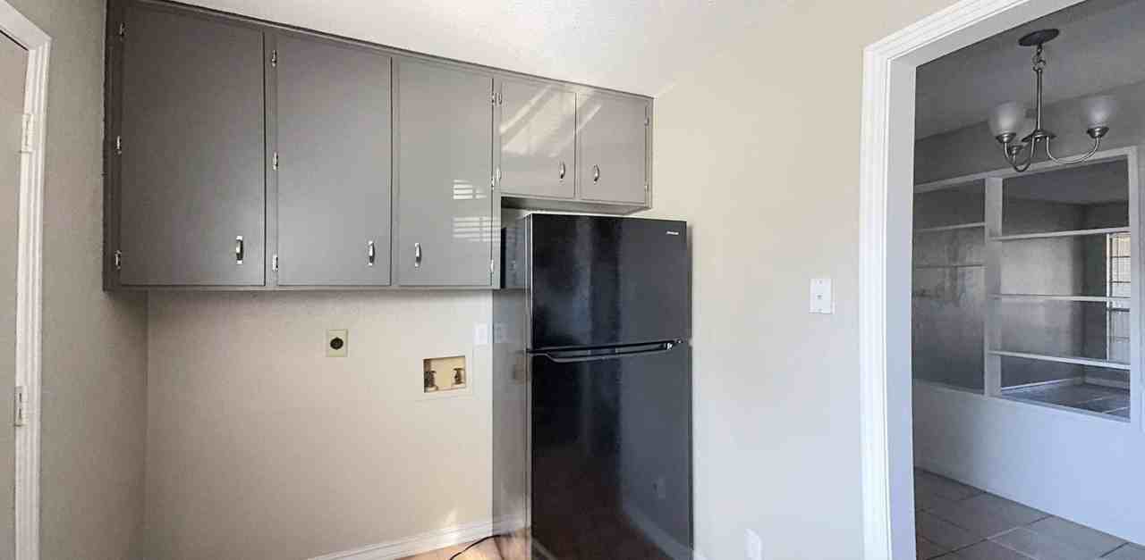 909 Wells St - Photo 7 of 14
