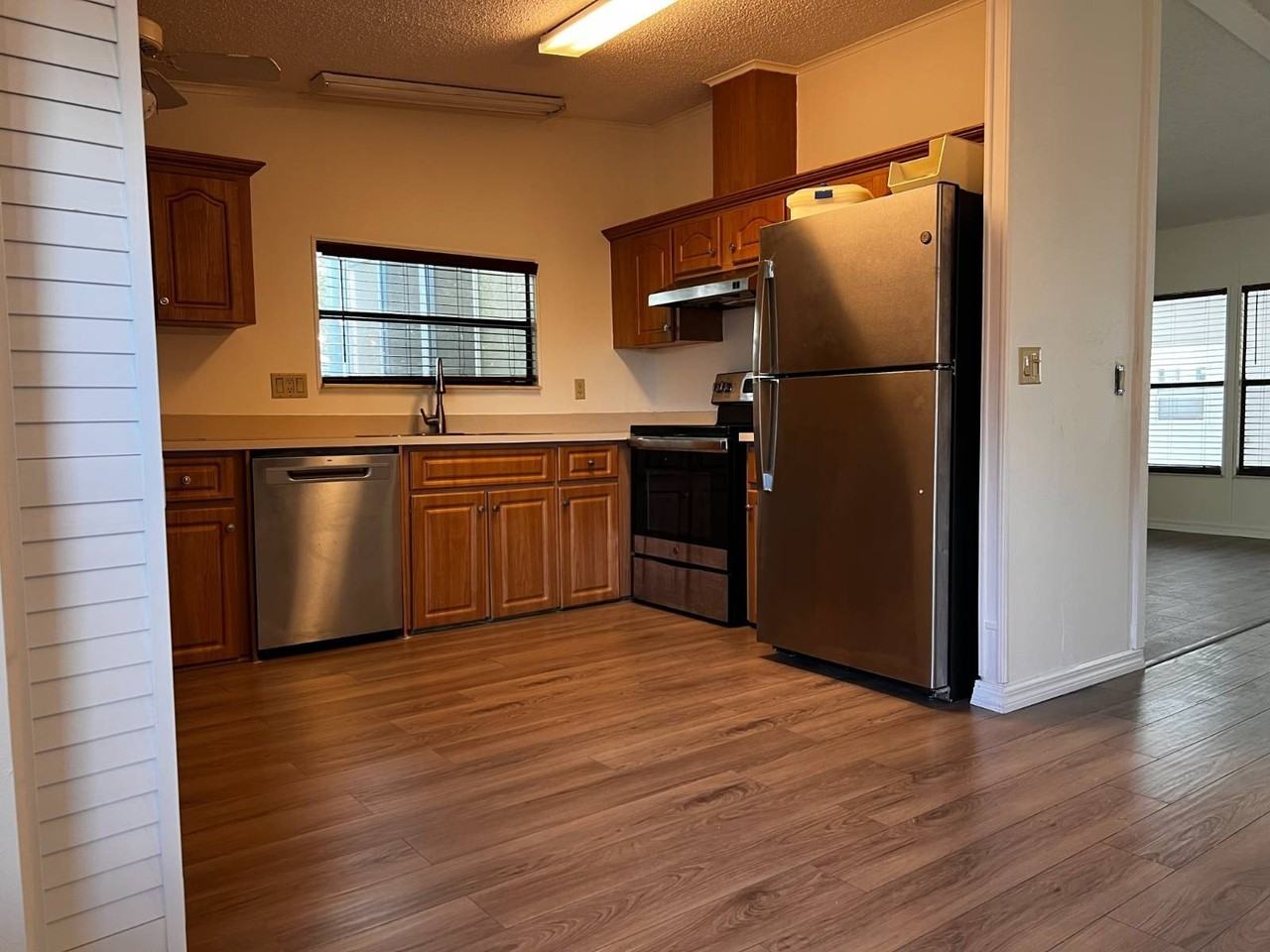 407 Whisper Oaks Dr #407 - Photo 2 of 50