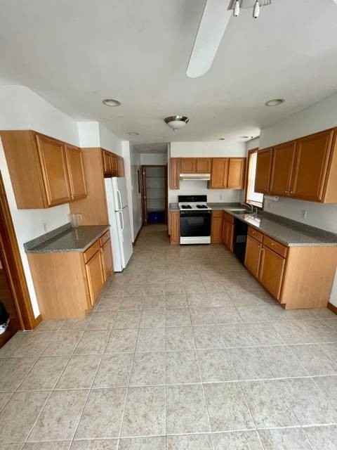 47 Lawrence Ave #2A - Photo 3 of 10
