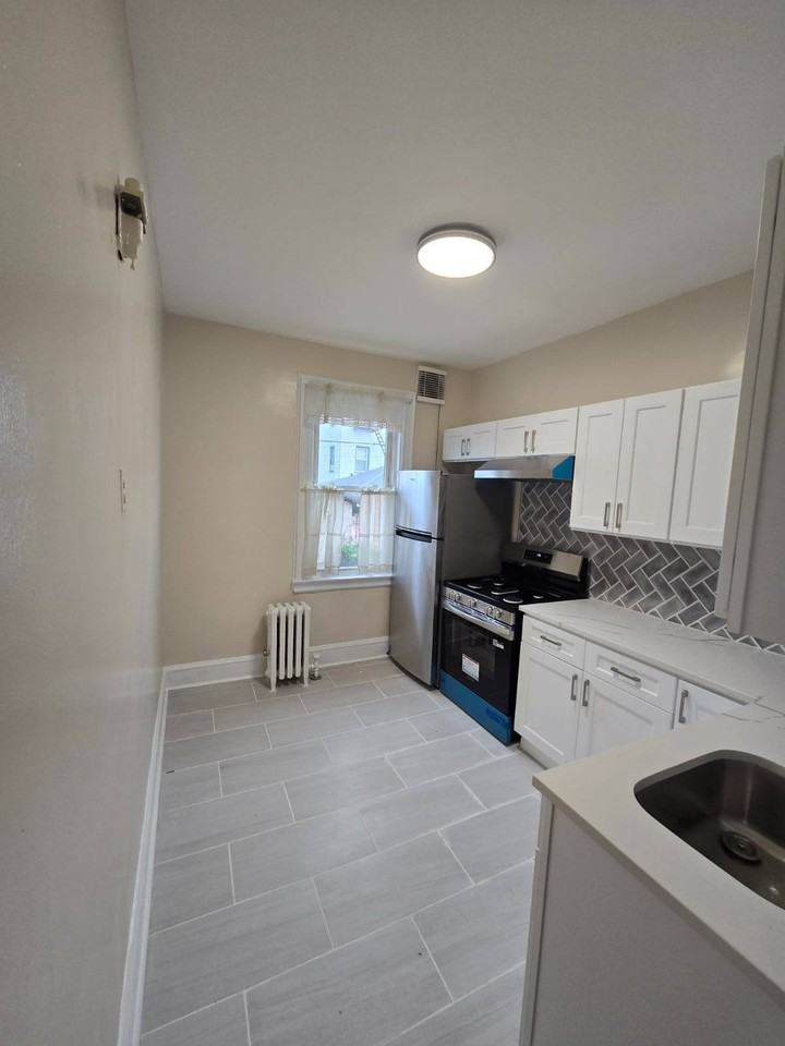 5120 47th St - Photo 6 of 9