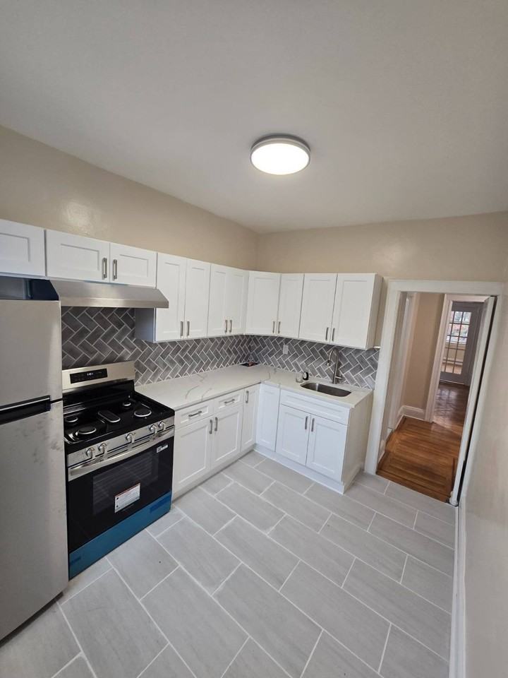 5120 47th St - Photo 7 of 9