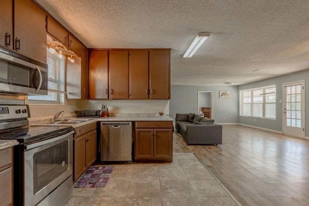 4424 Conley Ave - Photo 2 of 16